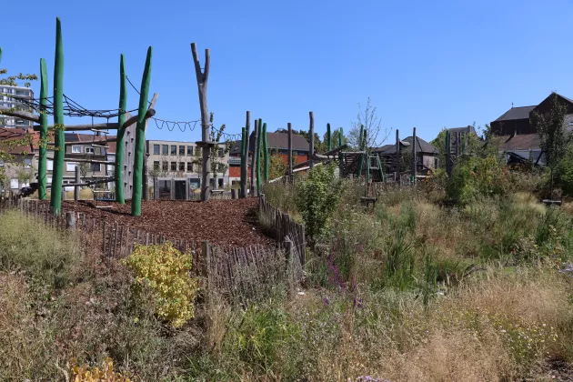 In het park werd een speelzone geïntegreerd